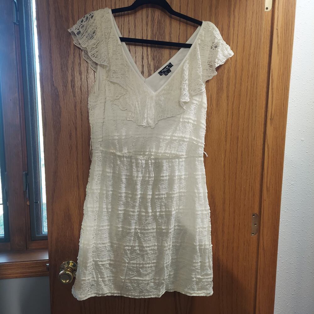 Sequin Hearts Size Large Cocktail dress white lace  bridal v neck bride